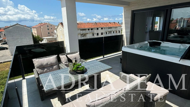 APARTMAN U BLIZINI PLAŽE, NOVOGRADNJA, 150 m OD MORA - PRIVLAKA