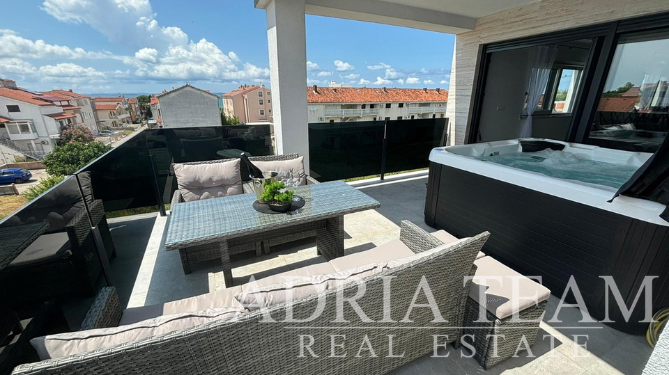 APARTMAN U BLIZINI PLAŽE, NOVOGRADNJA, 150 m OD MORA - PRIVLAKA