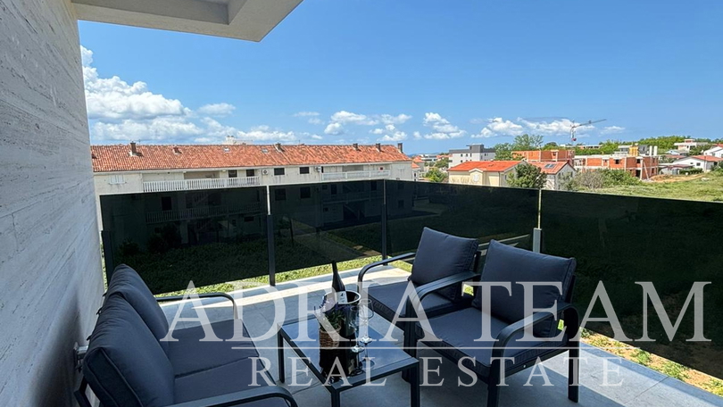 APARTMAN U BLIZINI PLAŽE, NOVOGRADNJA, 150 m OD MORA - PRIVLAKA