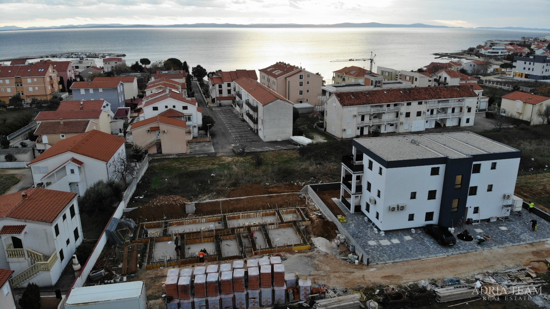 APARTMENT NEAR THE BEACH, NEW CONSTRUCTION, 150 m FROM THE SEA - PRIVLAKA