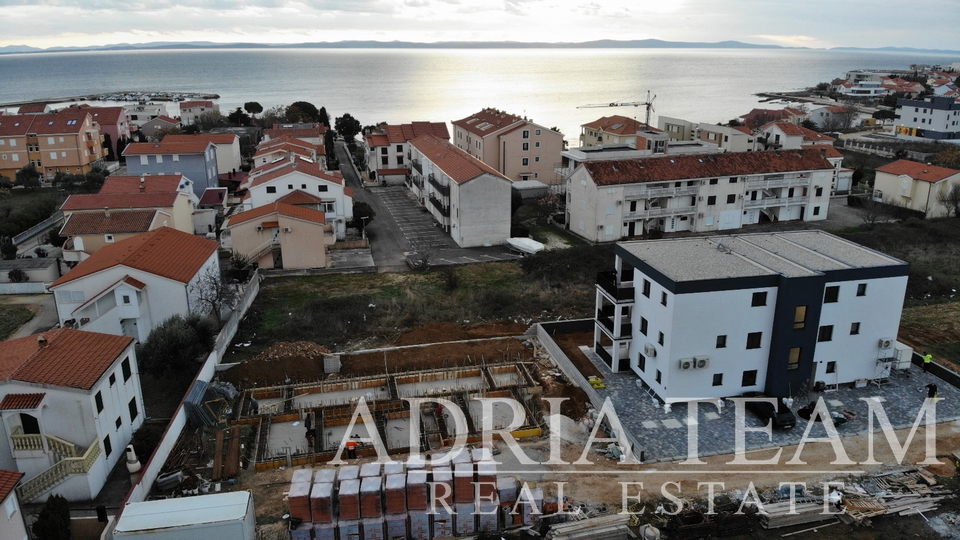 APARTMAN U BLIZINI PLAŽE, NOVOGRADNJA, 150 m OD MORA - PRIVLAKA