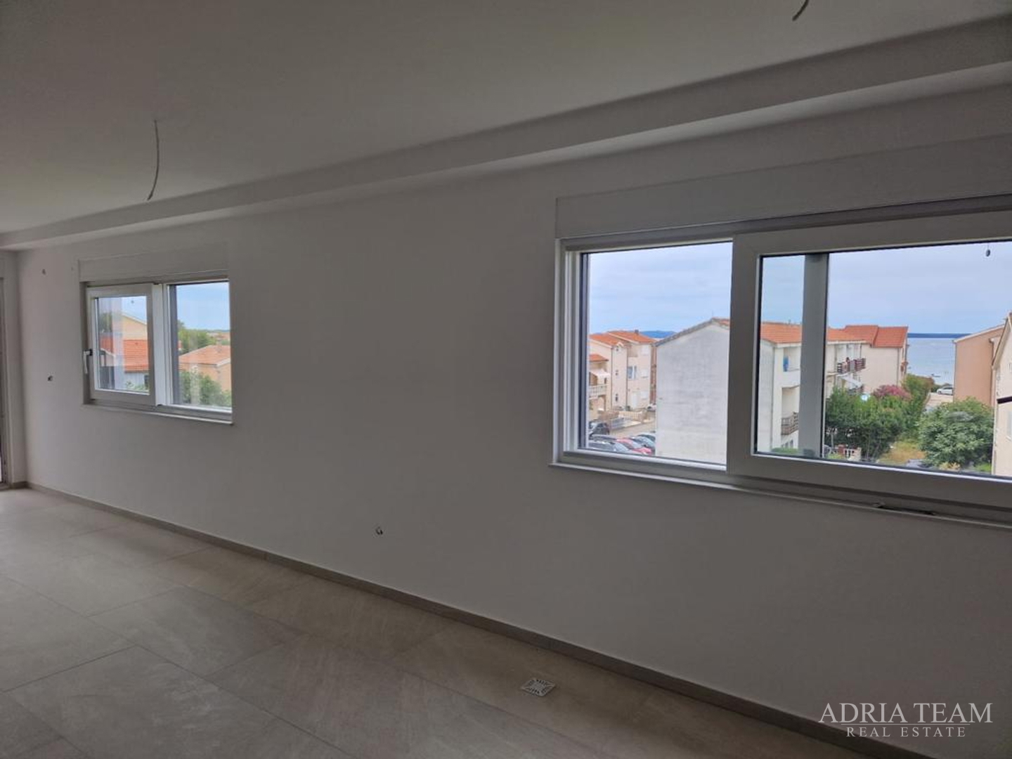 APARTMANI U BLIZINI PLAŽE, ZGRADA 2. NOVOGRADNJA, 150 m OD MORA - PRIVLAKA