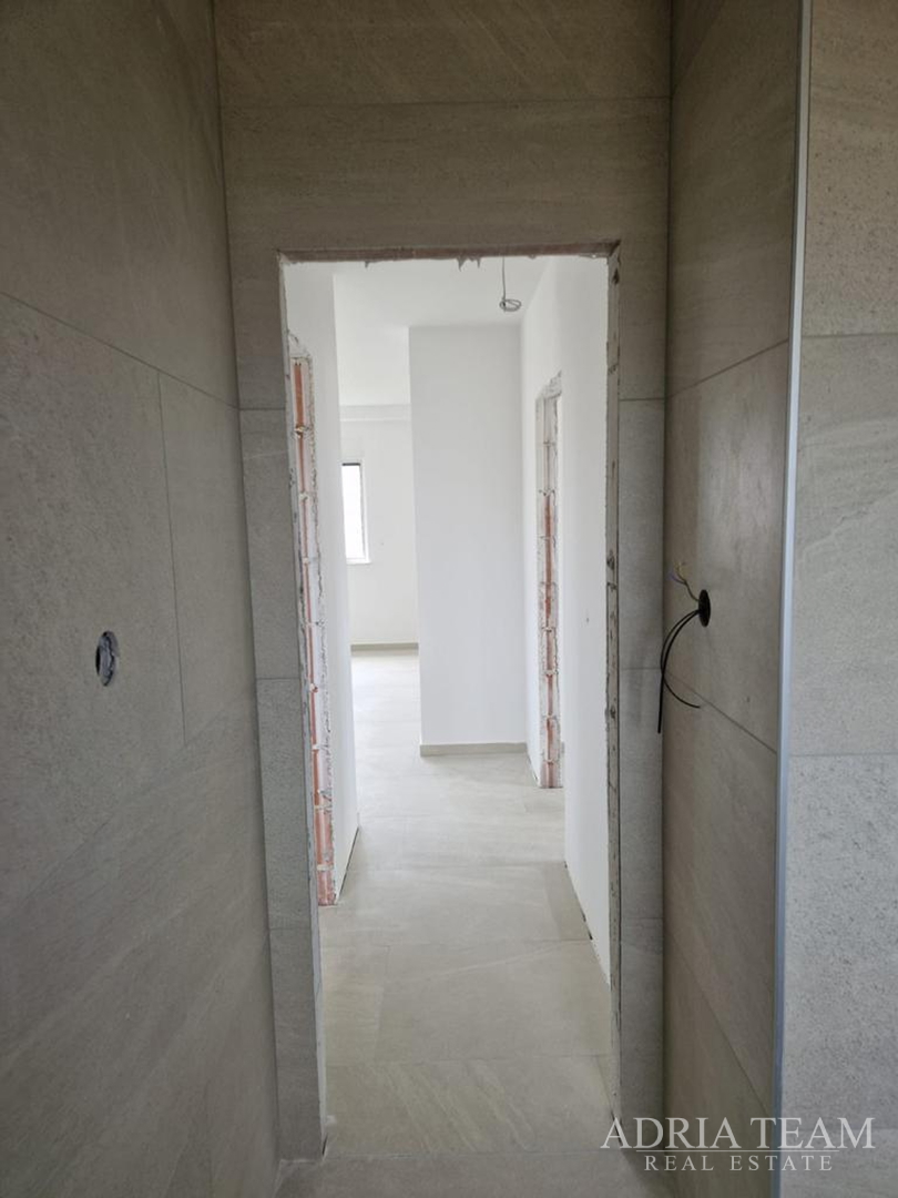 APARTMANI U BLIZINI PLAŽE, ZGRADA 2. NOVOGRADNJA, 150 m OD MORA - PRIVLAKA