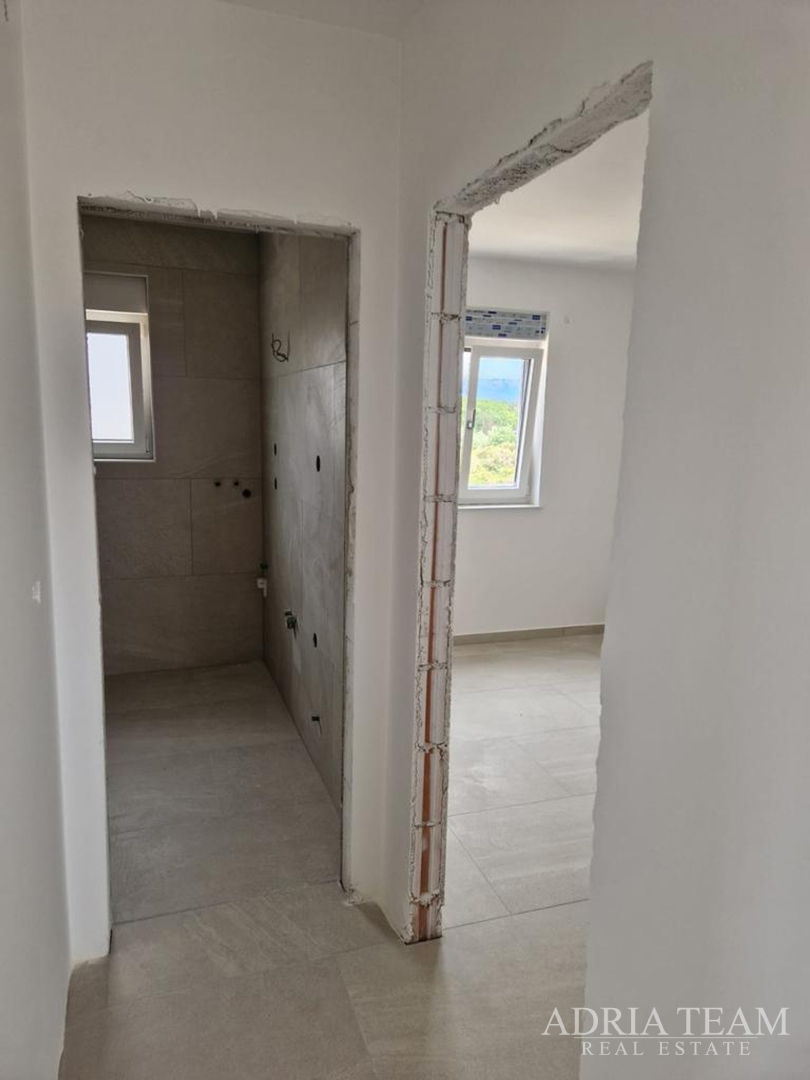 APARTMANI U BLIZINI PLAŽE, ZGRADA 2. NOVOGRADNJA, 150 m OD MORA - PRIVLAKA