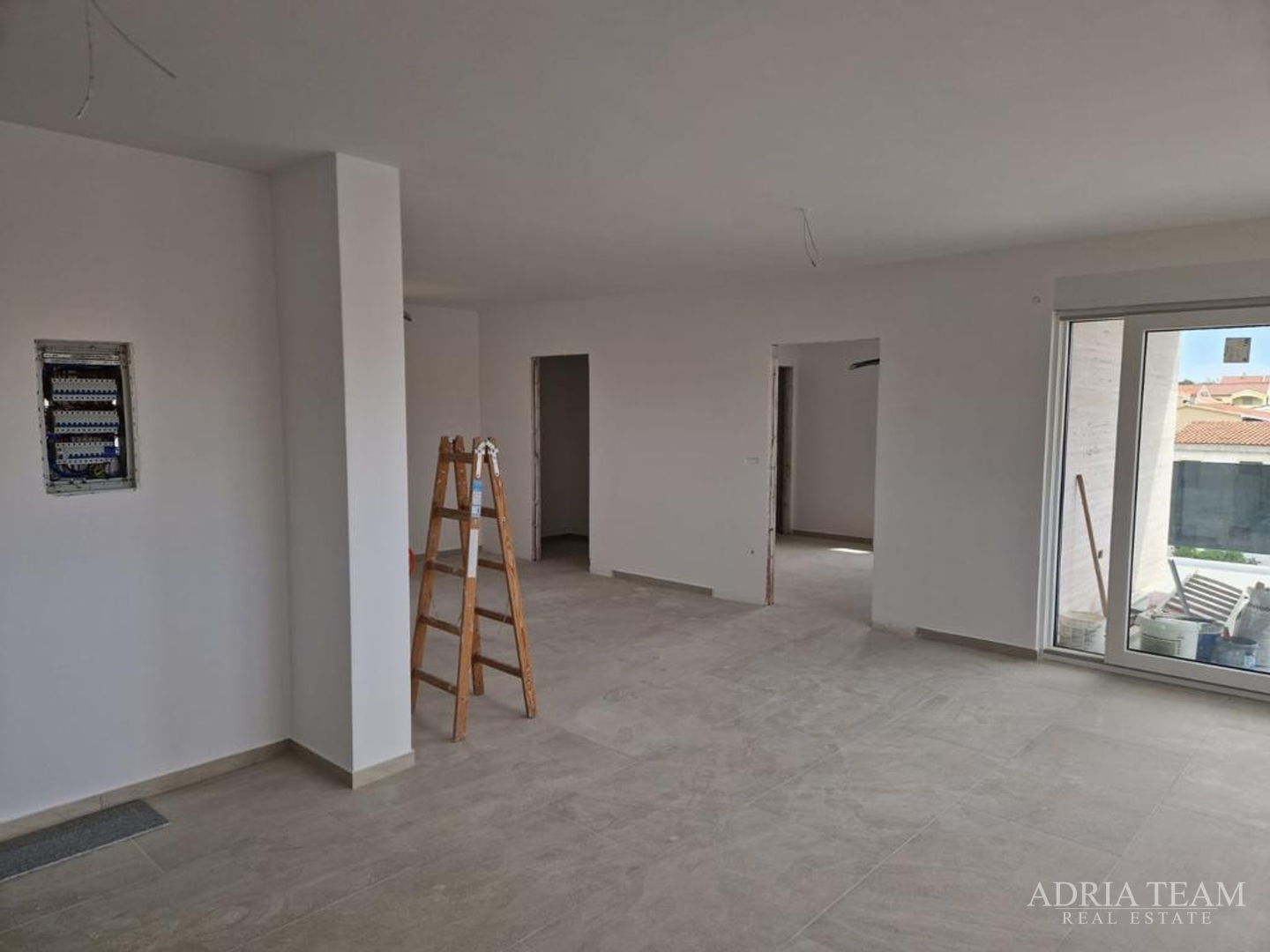 APARTMANI U BLIZINI PLAŽE, ZGRADA 2. NOVOGRADNJA, 150 m OD MORA - PRIVLAKA