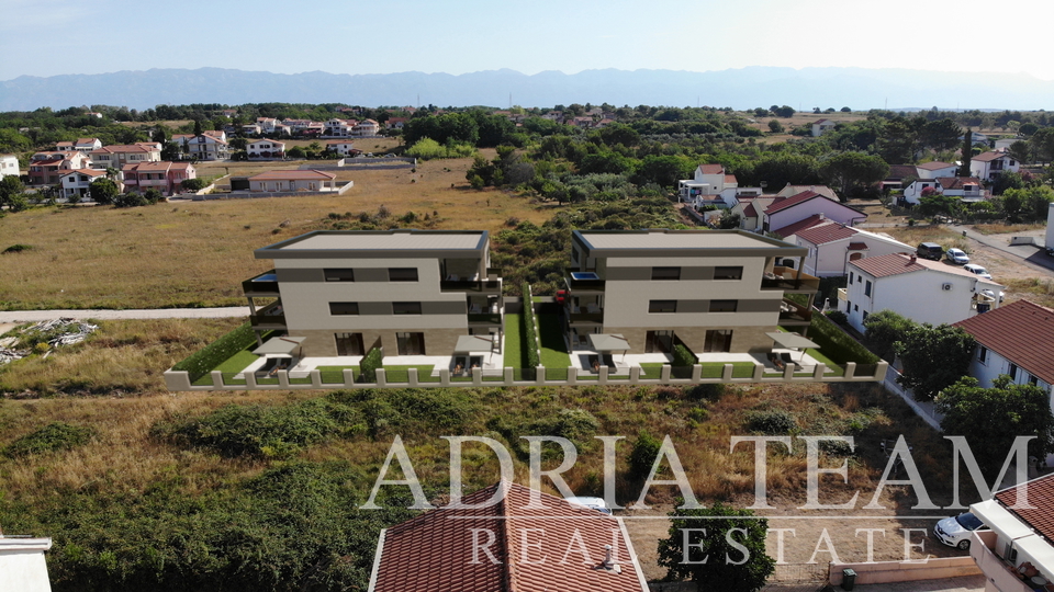 APARTMAN U BLIZINI PLAŽE, NOVOGRADNJA, 150 m OD MORA - PRIVLAKA