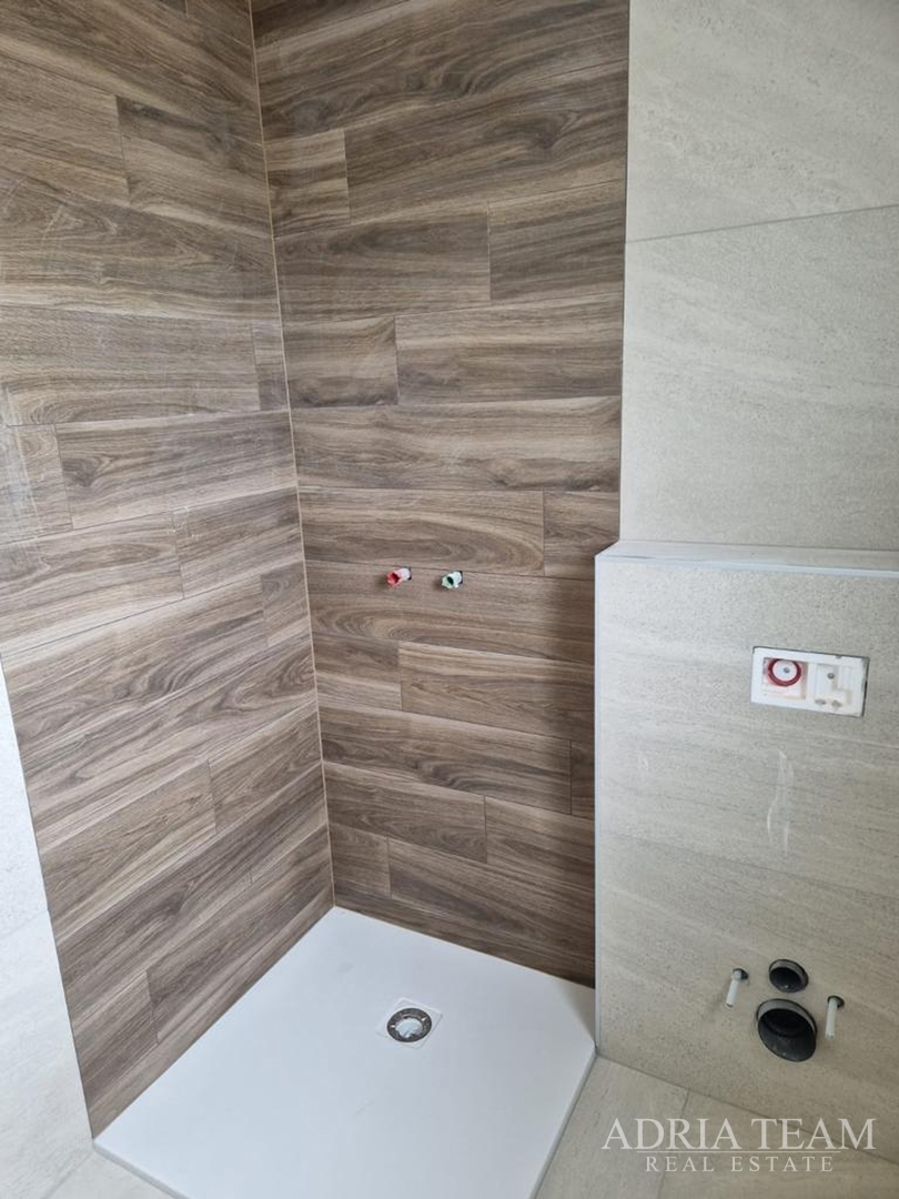 APARTMANI U BLIZINI PLAŽE, ZGRADA 2. NOVOGRADNJA, 150 m OD MORA - PRIVLAKA