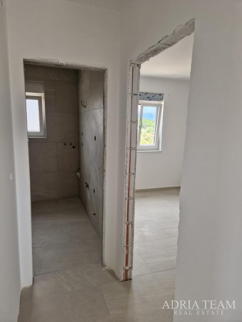 APARTMANI U BLIZINI PLAŽE, ZGRADA 2. NOVOGRADNJA, 150 m OD MORA - PRIVLAKA