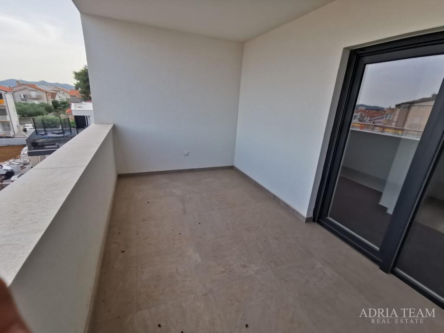 ČETVEROSOBAN STAN S KROVNOM TERASOM I BAZENOM, NOVOGRADNJA - BELAFUŽA, ZADAR