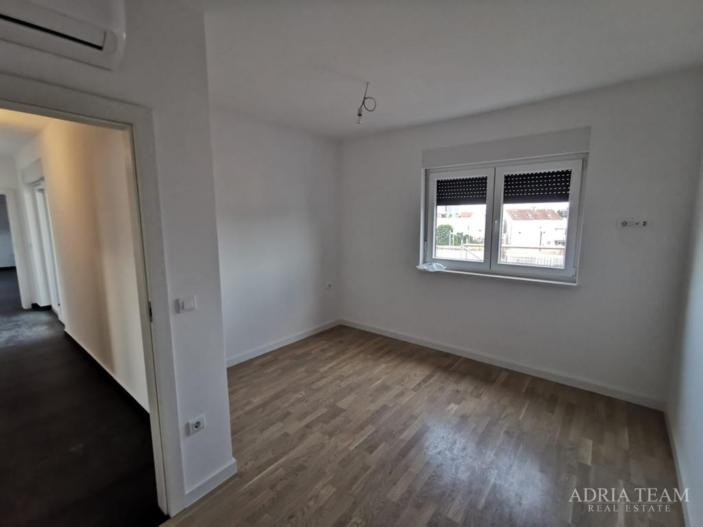 ČETVEROSOBAN STAN S KROVNOM TERASOM I BAZENOM, NOVOGRADNJA - BELAFUŽA, ZADAR