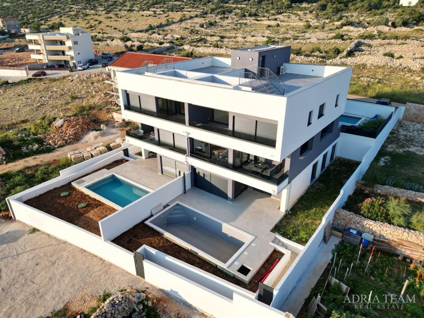 APARTMANI U PRVOM REDU DO MORA, NOVOGRADNJA - VINJERAC