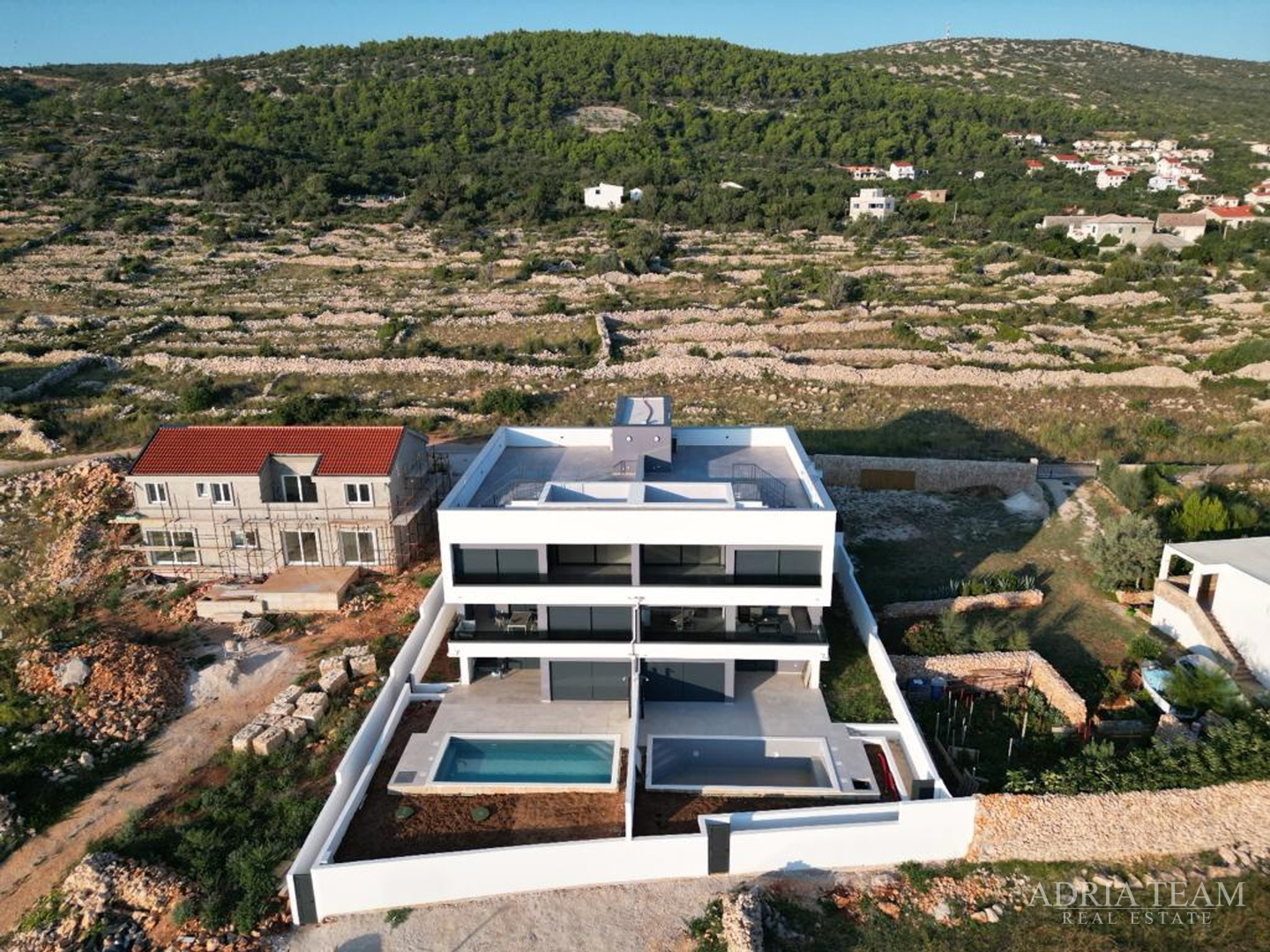 APARTMANI U PRVOM REDU DO MORA, NOVOGRADNJA - VINJERAC