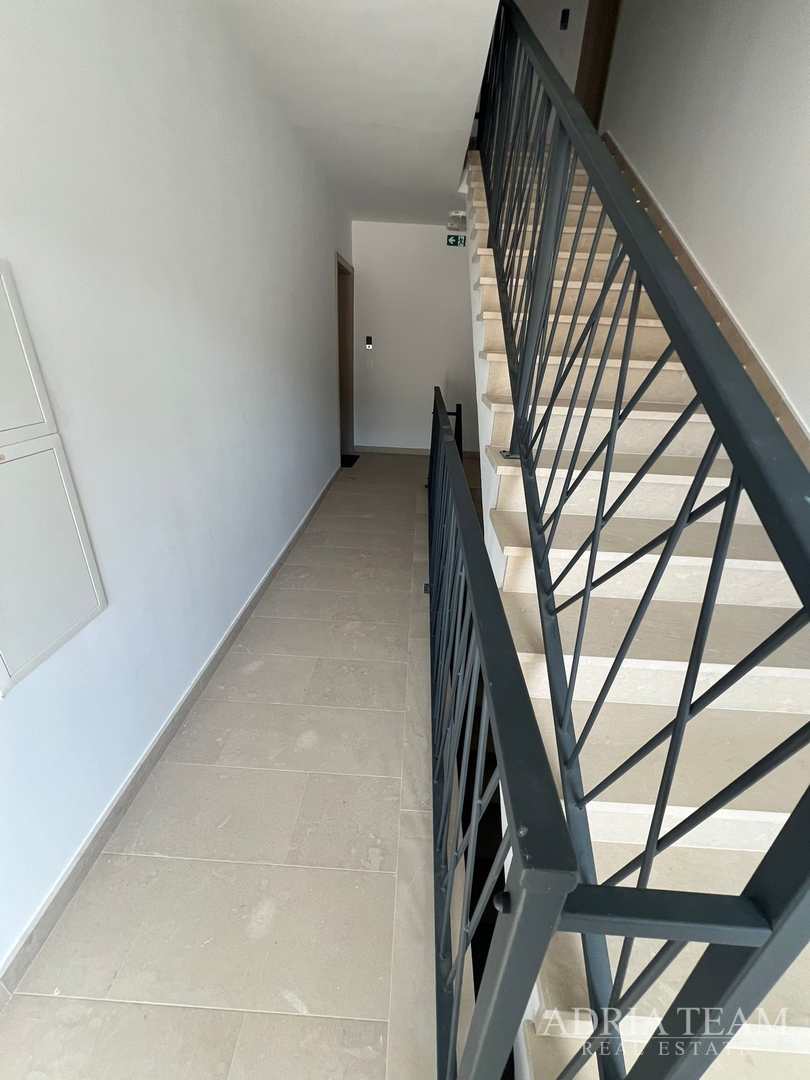 APARTMANI U PRVOM REDU DO MORA, NOVOGRADNJA - VINJERAC