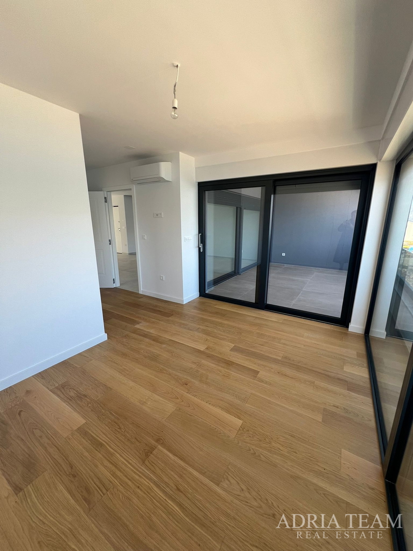 APARTMANI U PRVOM REDU DO MORA, NOVOGRADNJA - VINJERAC