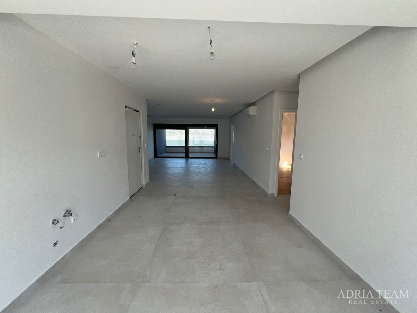 APARTMANI U PRVOM REDU DO MORA, NOVOGRADNJA - VINJERAC