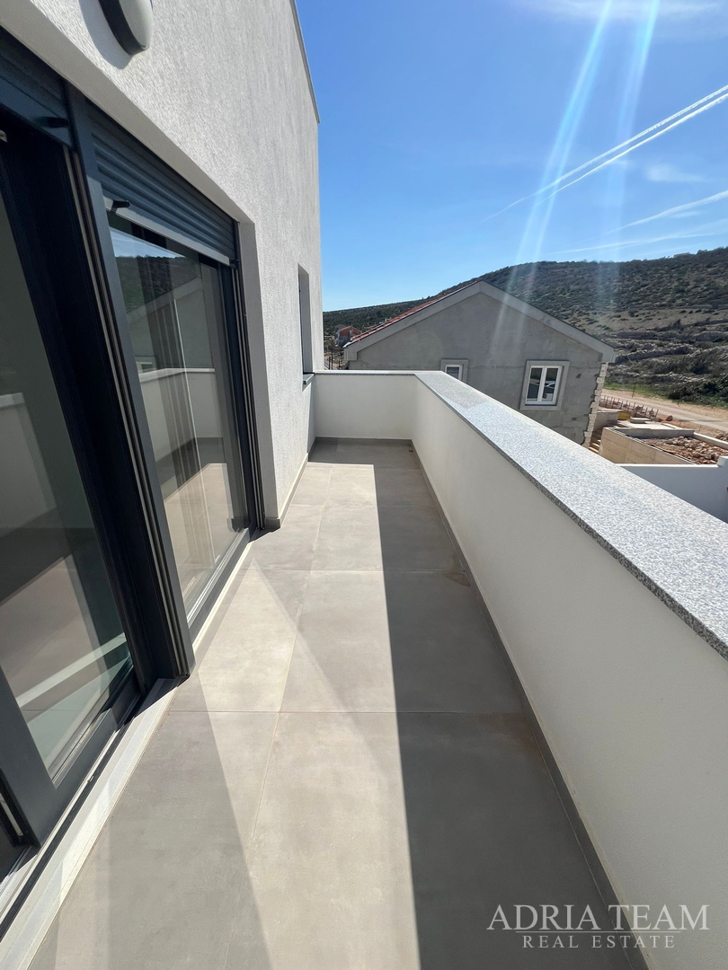 APARTMANI U PRVOM REDU DO MORA, NOVOGRADNJA - VINJERAC