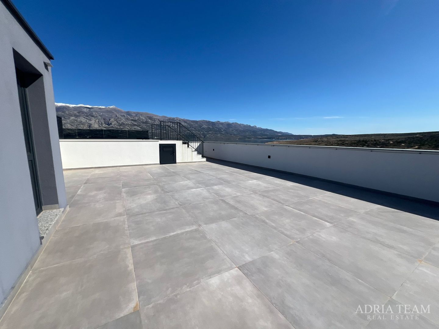 APARTMANI U PRVOM REDU DO MORA, NOVOGRADNJA - VINJERAC