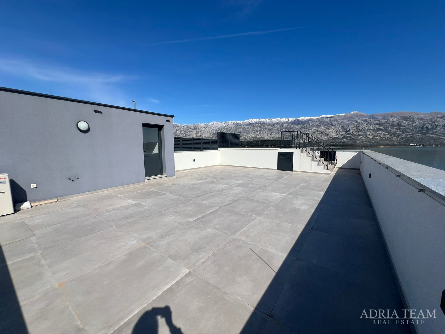 APARTMANI U PRVOM REDU DO MORA, NOVOGRADNJA - VINJERAC