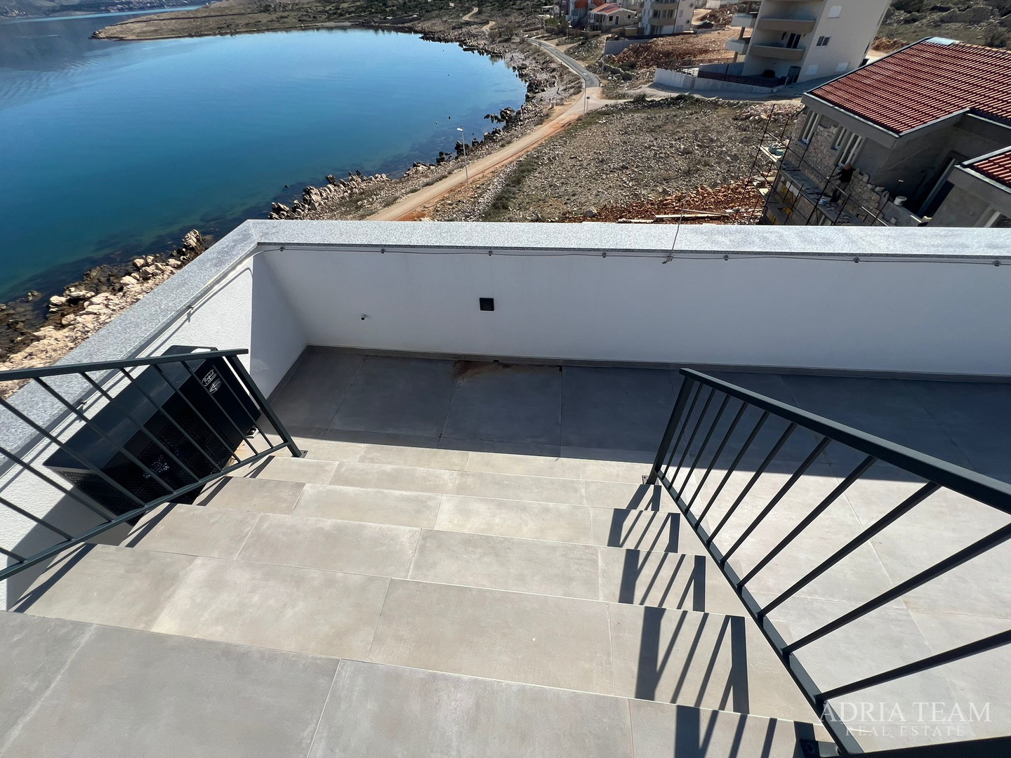 APARTMANI U PRVOM REDU DO MORA, NOVOGRADNJA - VINJERAC