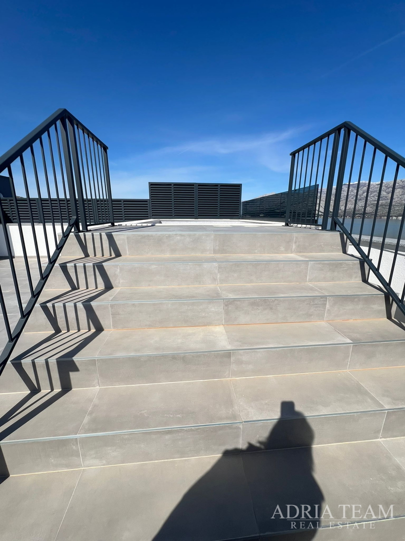 APARTMANI U PRVOM REDU DO MORA, NOVOGRADNJA - VINJERAC