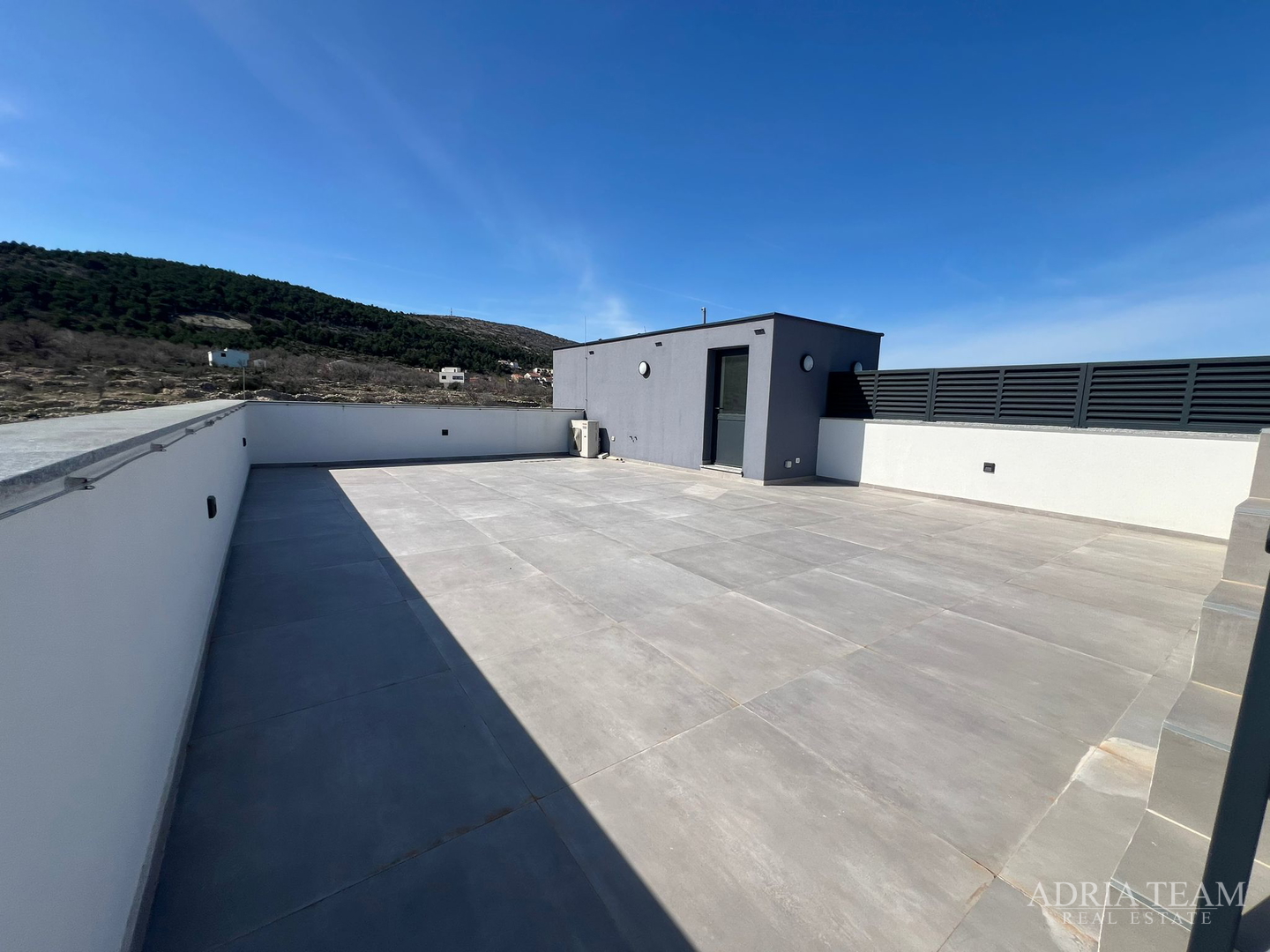 APARTMANI U PRVOM REDU DO MORA, NOVOGRADNJA - VINJERAC