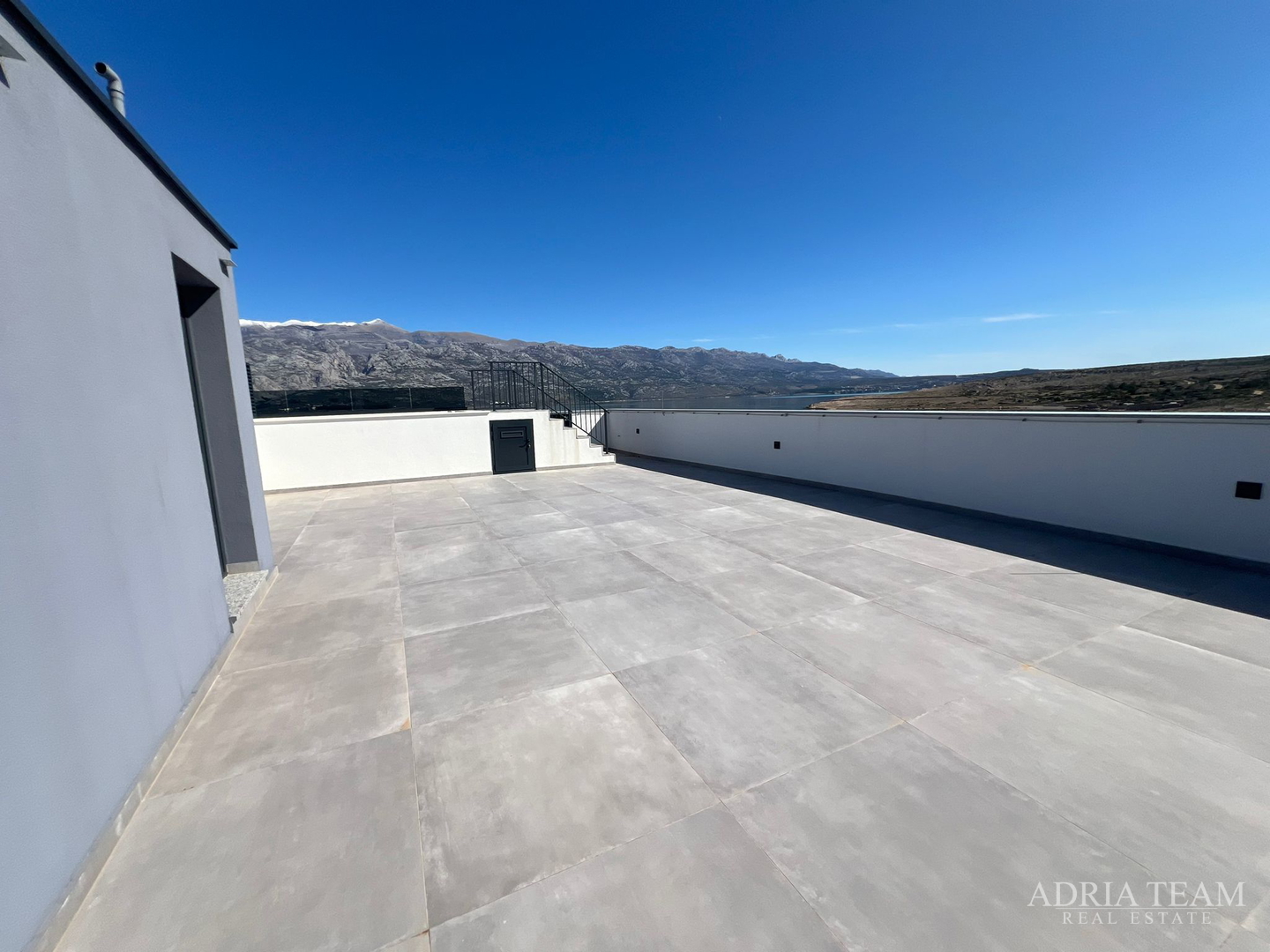 APARTMANI U PRVOM REDU DO MORA, NOVOGRADNJA - VINJERAC