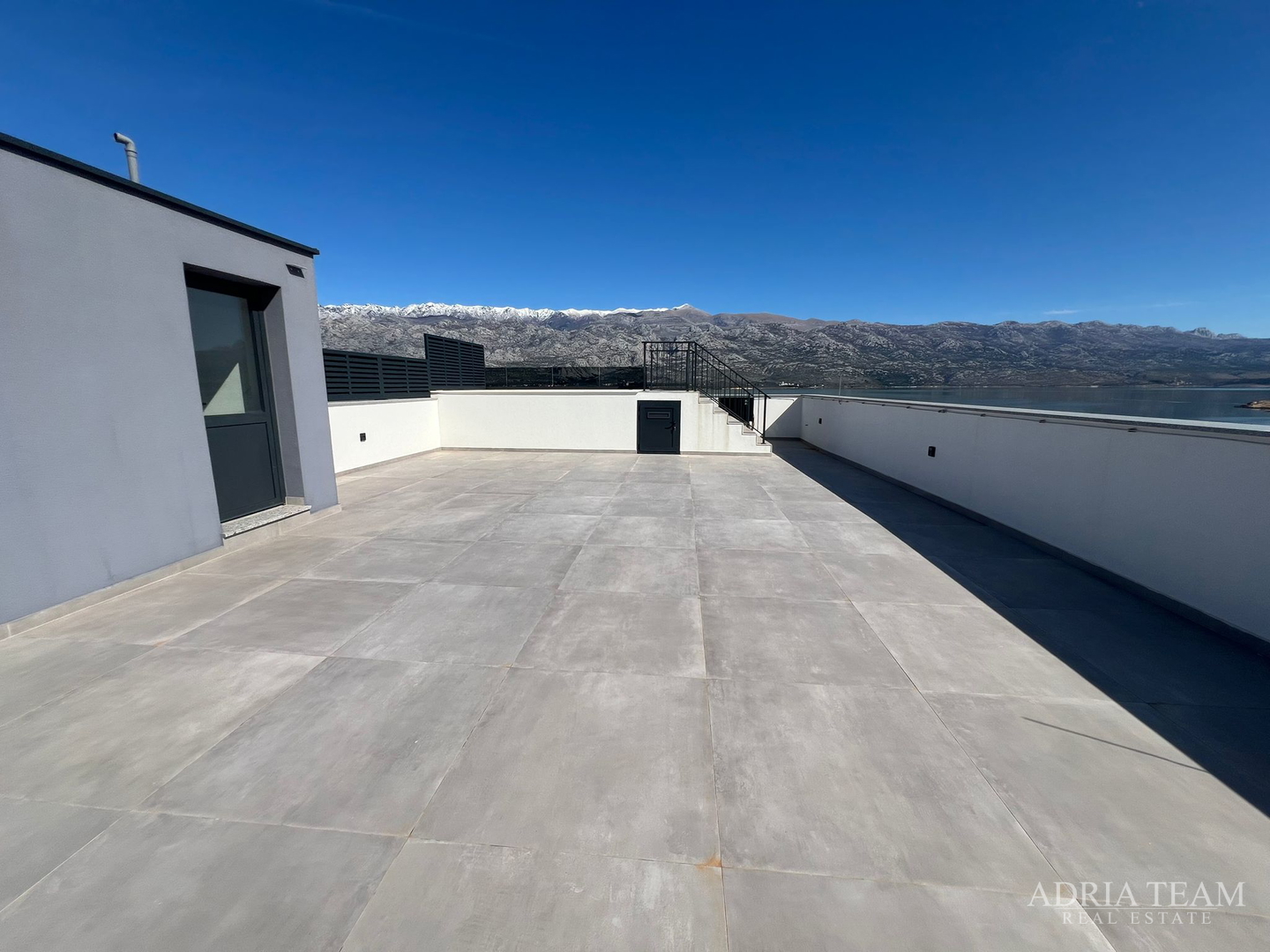 APARTMANI U PRVOM REDU DO MORA, NOVOGRADNJA - VINJERAC