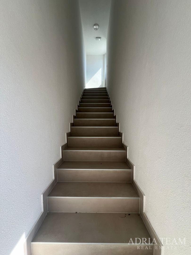 APARTMANI U PRVOM REDU DO MORA, NOVOGRADNJA - VINJERAC