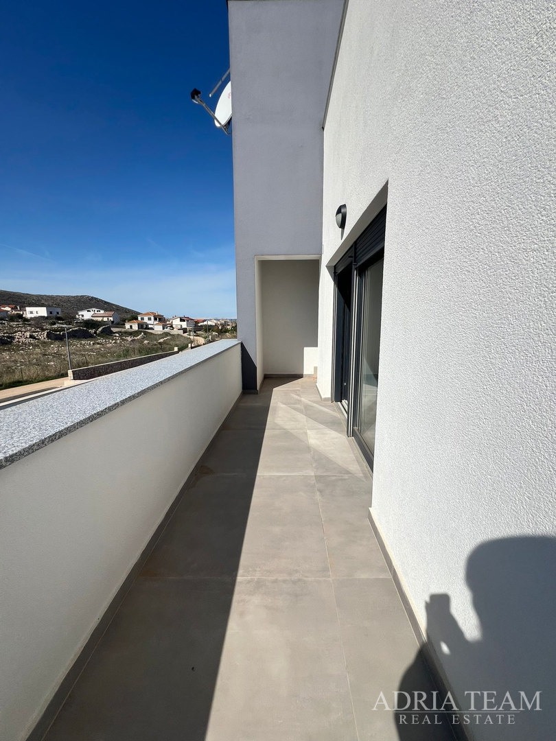 APARTMANI U PRVOM REDU DO MORA, NOVOGRADNJA - VINJERAC