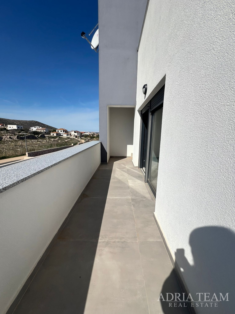 APARTMANI U PRVOM REDU DO MORA, NOVOGRADNJA - VINJERAC