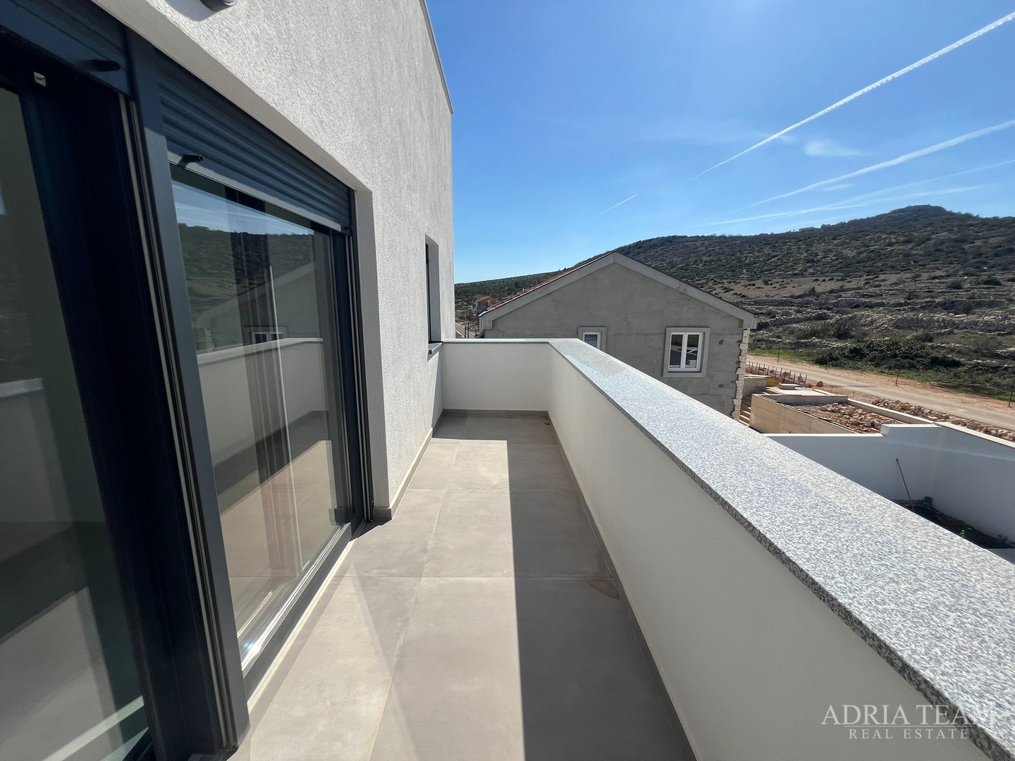 APARTMANI U PRVOM REDU DO MORA, NOVOGRADNJA - VINJERAC