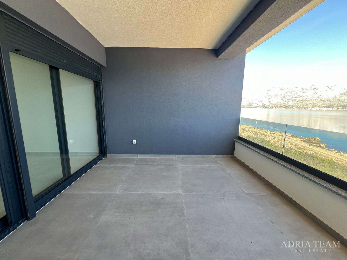 APARTMANI U PRVOM REDU DO MORA, NOVOGRADNJA - VINJERAC