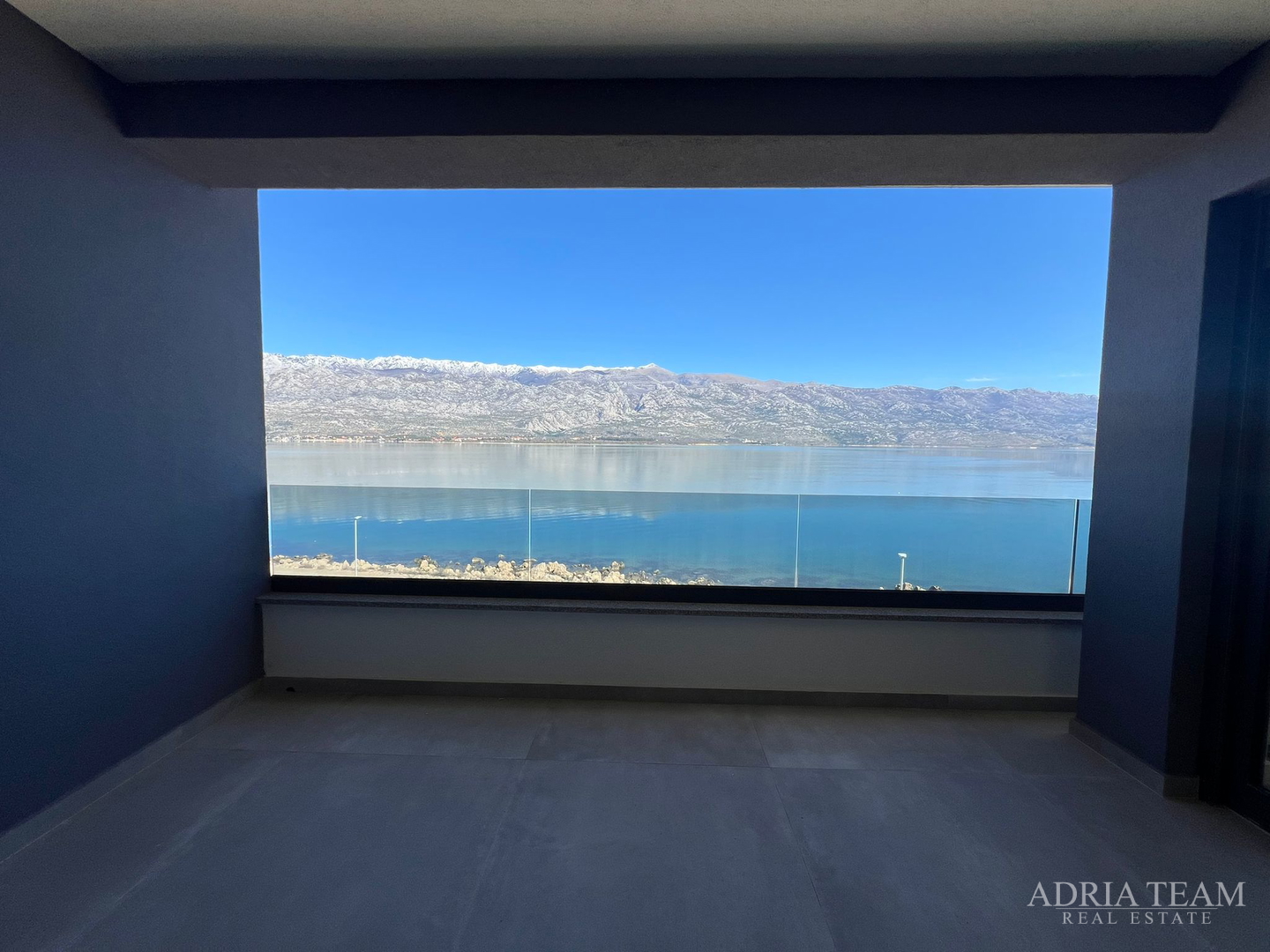 APARTMANI U PRVOM REDU DO MORA, NOVOGRADNJA - VINJERAC