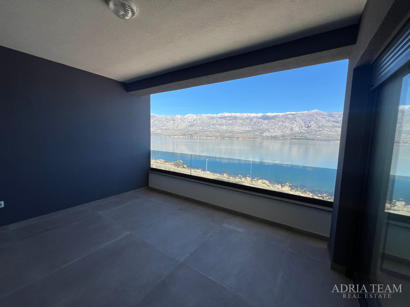 APARTMANI U PRVOM REDU DO MORA, NOVOGRADNJA - VINJERAC