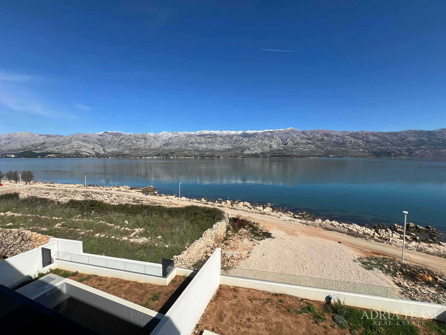 APARTMANI U PRVOM REDU DO MORA, NOVOGRADNJA - VINJERAC