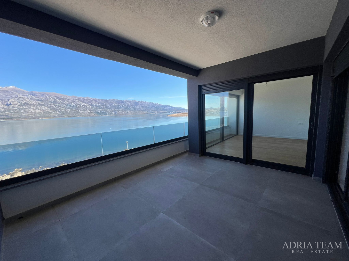 APARTMANI U PRVOM REDU DO MORA, NOVOGRADNJA - VINJERAC