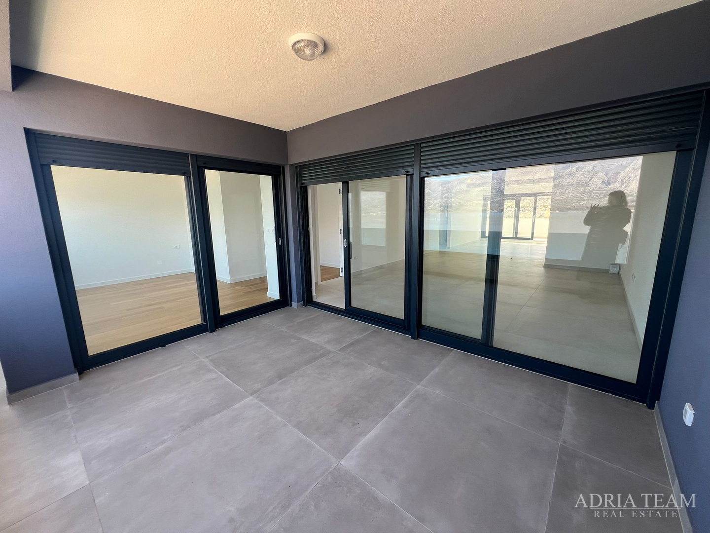 APARTMANI U PRVOM REDU DO MORA, NOVOGRADNJA - VINJERAC