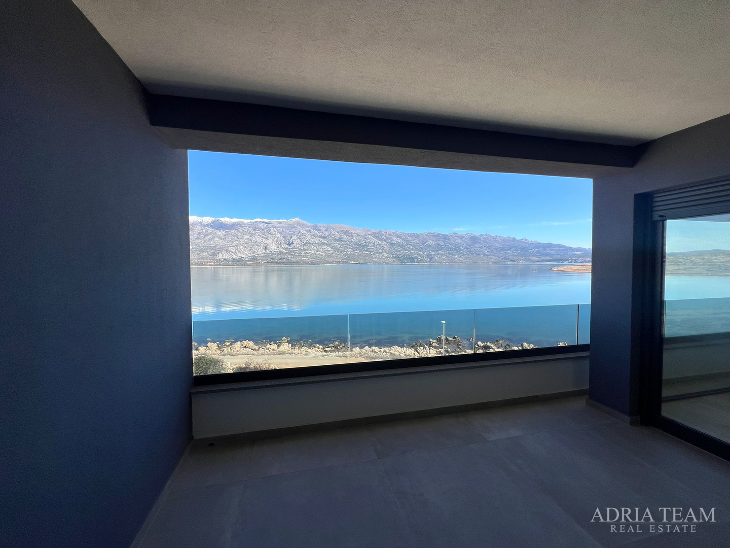 APARTMANI U PRVOM REDU DO MORA, NOVOGRADNJA - VINJERAC