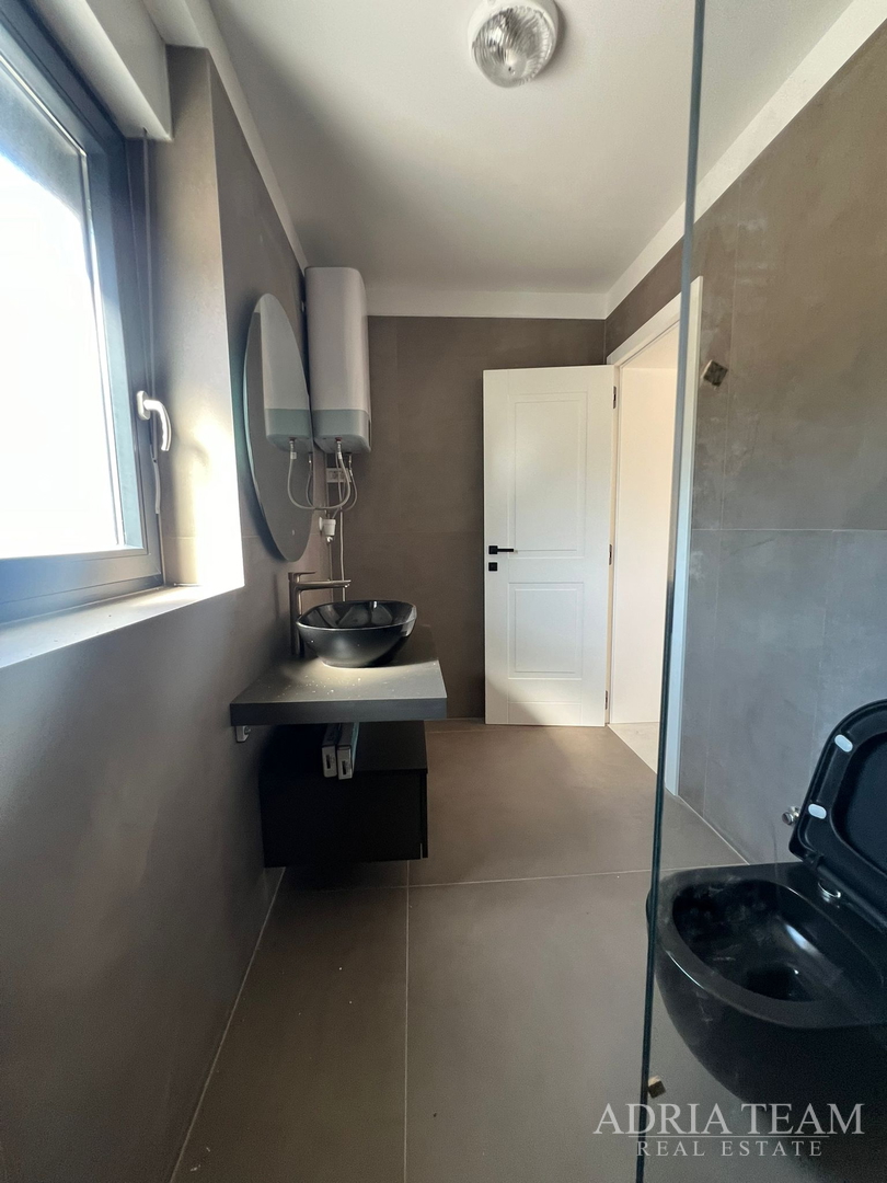 APARTMANI U PRVOM REDU DO MORA, NOVOGRADNJA - VINJERAC