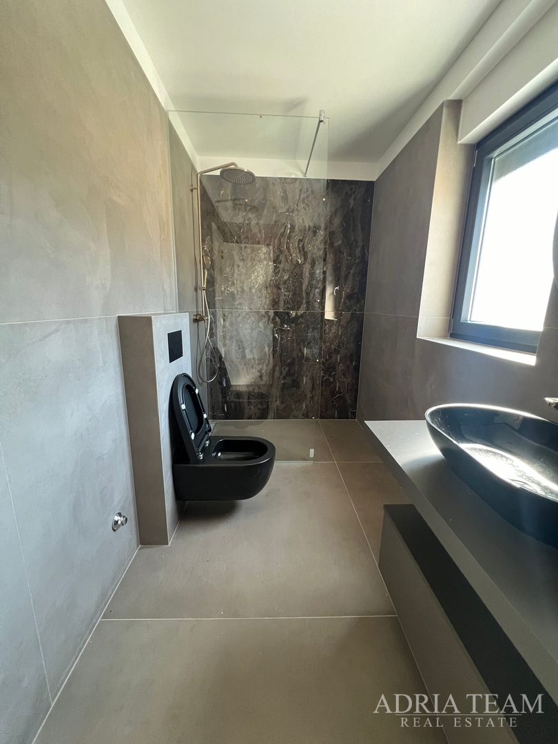 APARTMANI U PRVOM REDU DO MORA, NOVOGRADNJA - VINJERAC