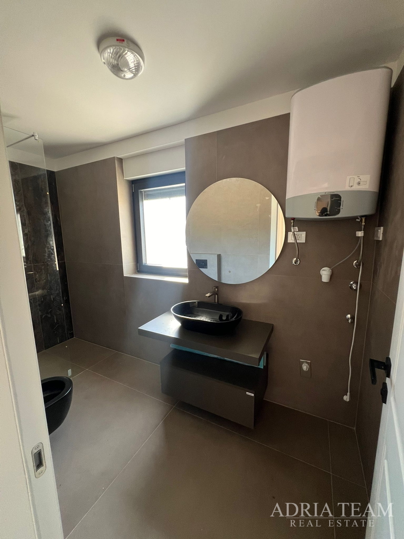 APARTMANI U PRVOM REDU DO MORA, NOVOGRADNJA - VINJERAC