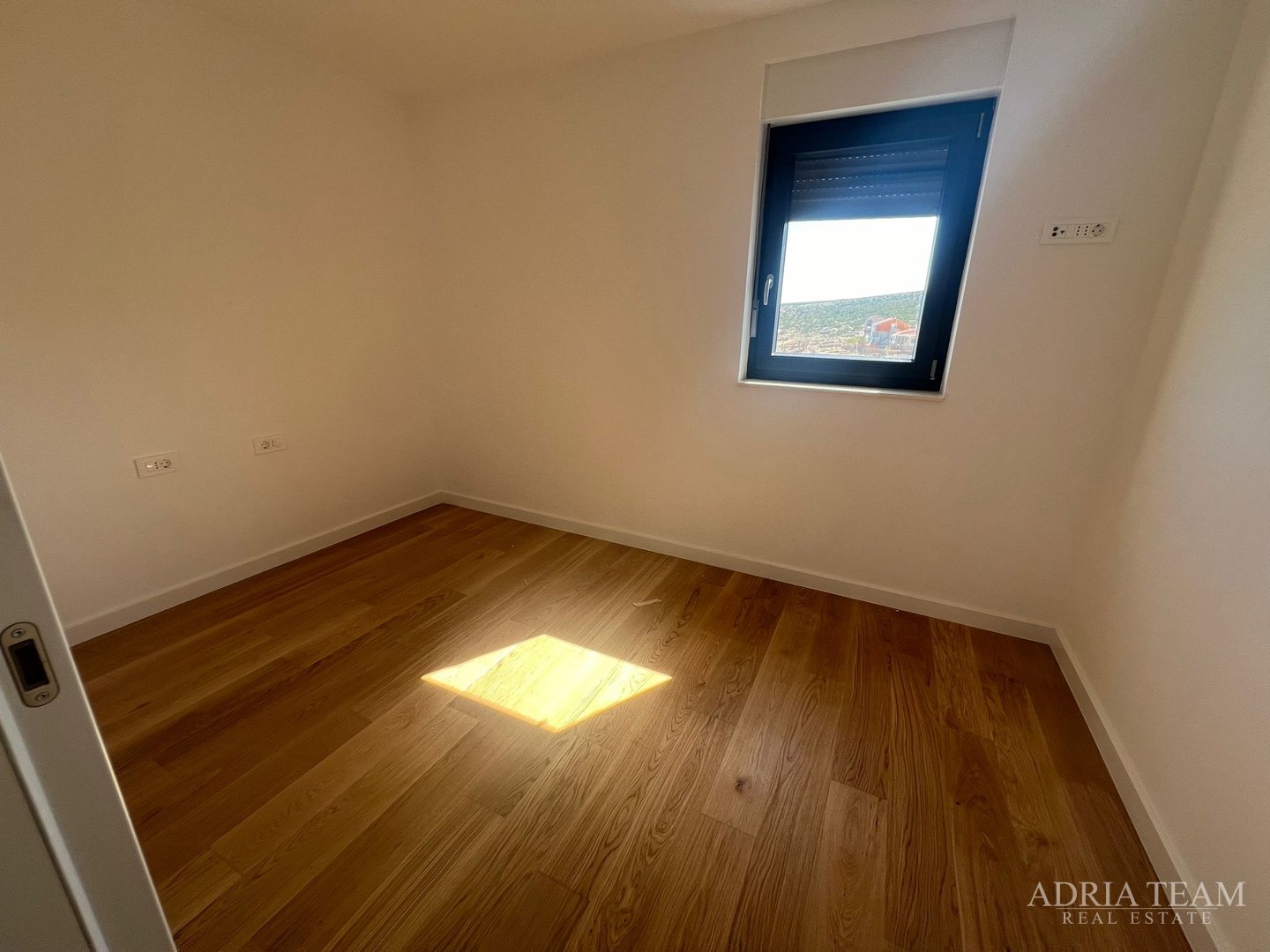 APARTMANI U PRVOM REDU DO MORA, NOVOGRADNJA - VINJERAC