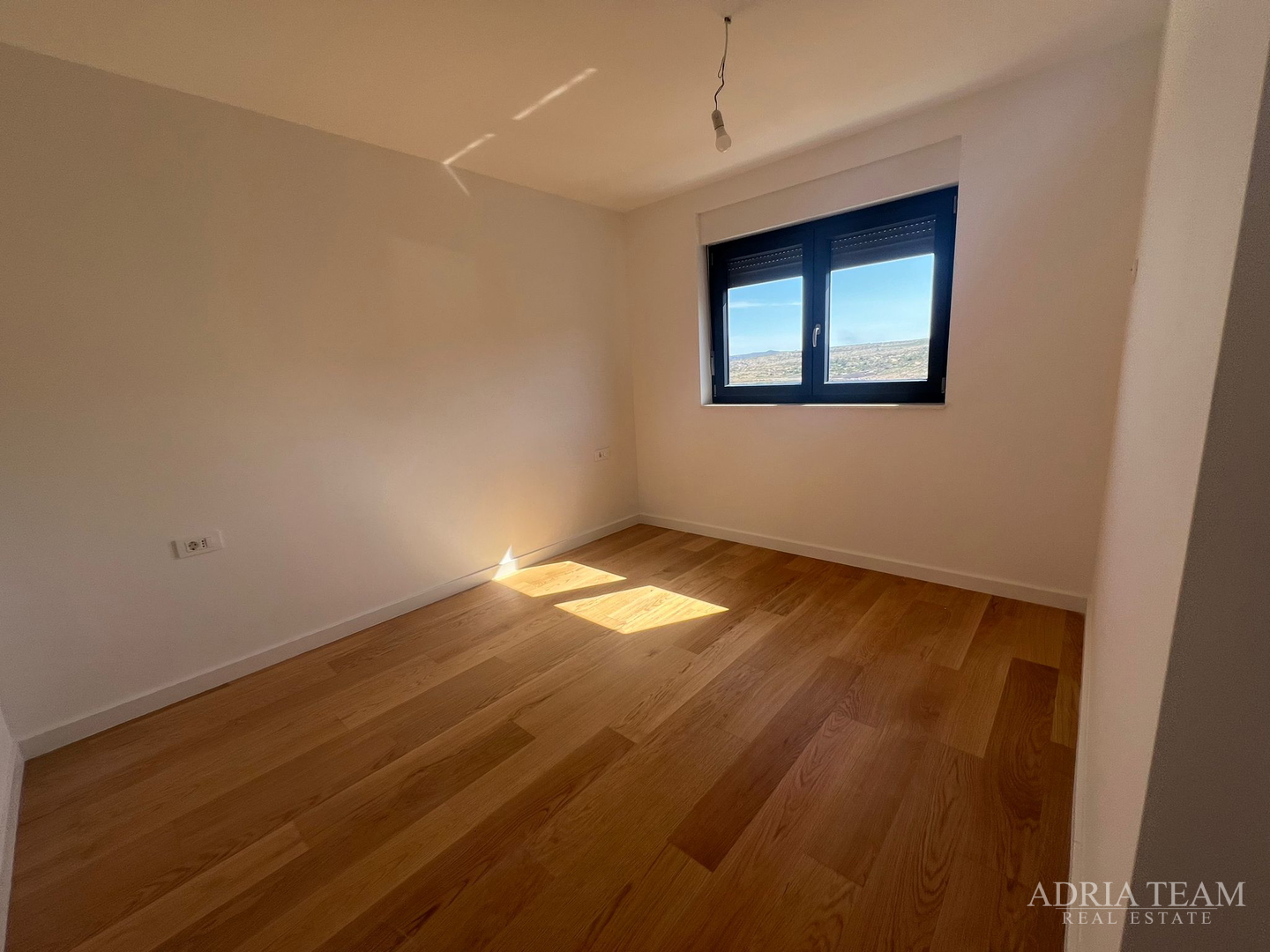 APARTMANI U PRVOM REDU DO MORA, NOVOGRADNJA - VINJERAC
