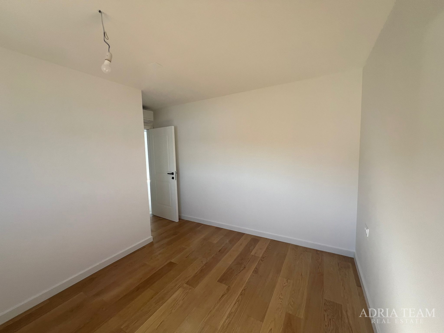 APARTMANI U PRVOM REDU DO MORA, NOVOGRADNJA - VINJERAC