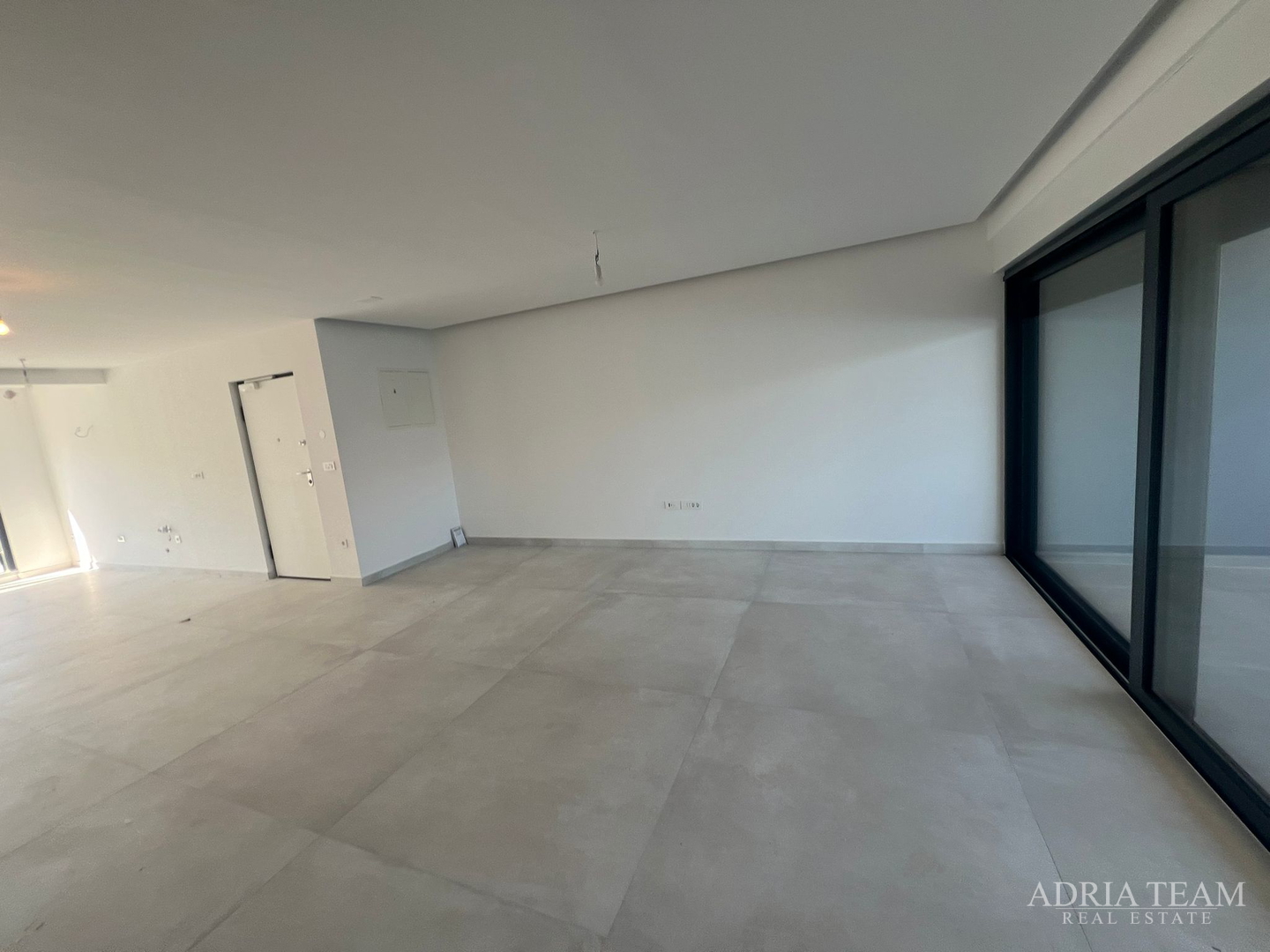 APARTMANI U PRVOM REDU DO MORA, NOVOGRADNJA - VINJERAC