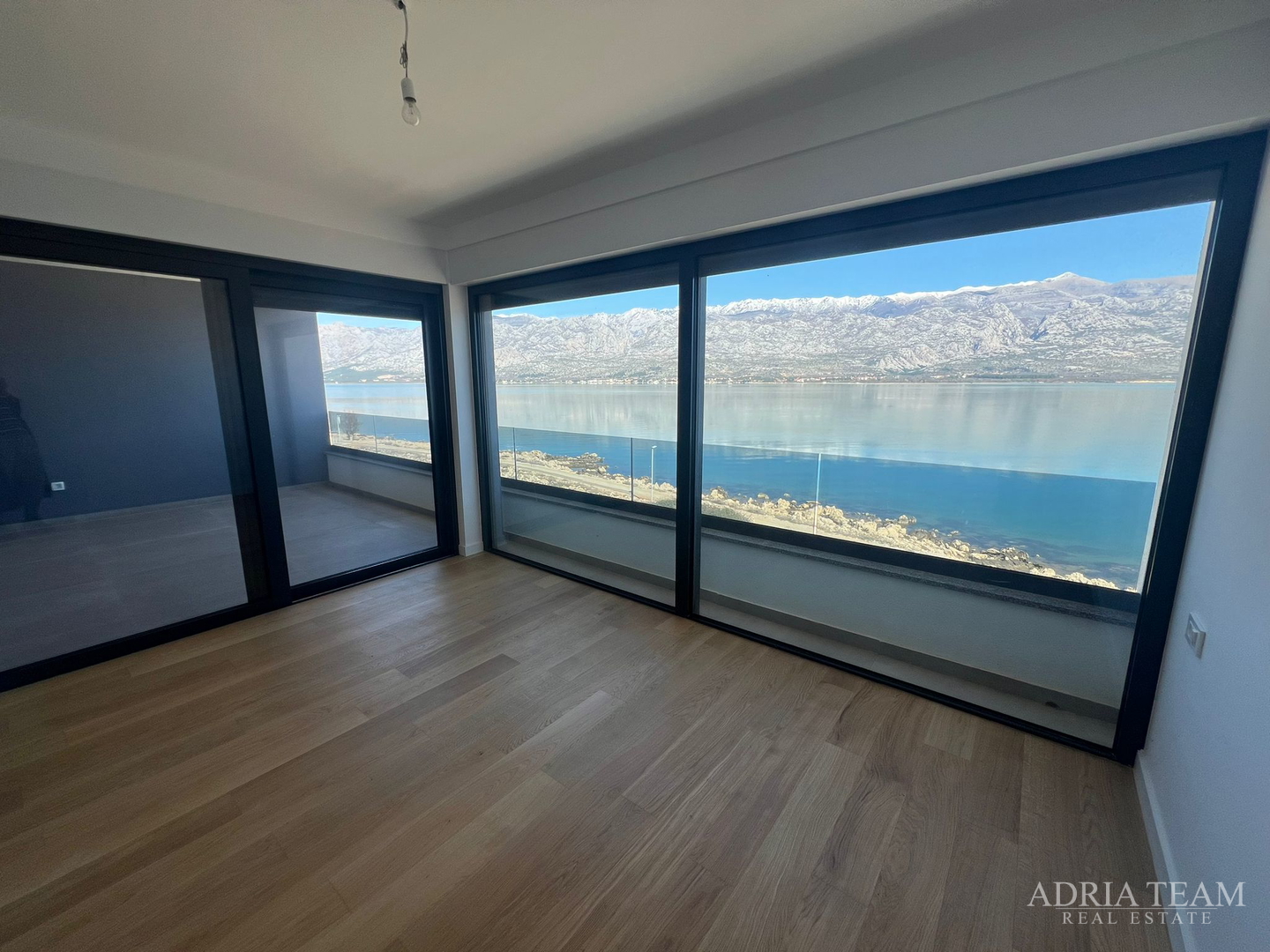 APARTMANI U PRVOM REDU DO MORA, NOVOGRADNJA - VINJERAC