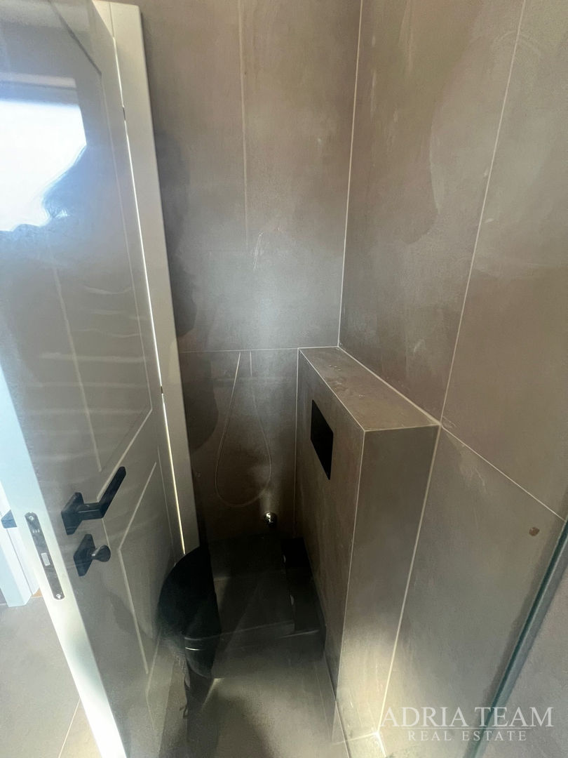 APARTMANI U PRVOM REDU DO MORA, NOVOGRADNJA - VINJERAC