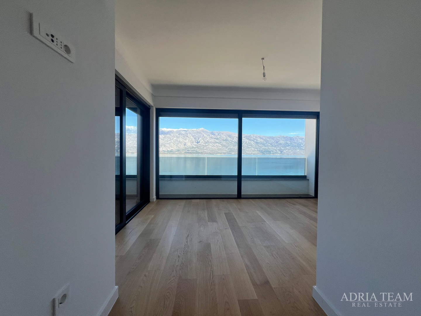 APARTMANI U PRVOM REDU DO MORA, NOVOGRADNJA - VINJERAC