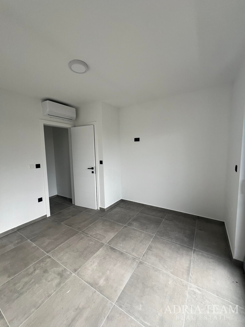 NEUBAUWOHNUNGEN, 2. MEERESLINIE, PRIVLAKA - ZADAR