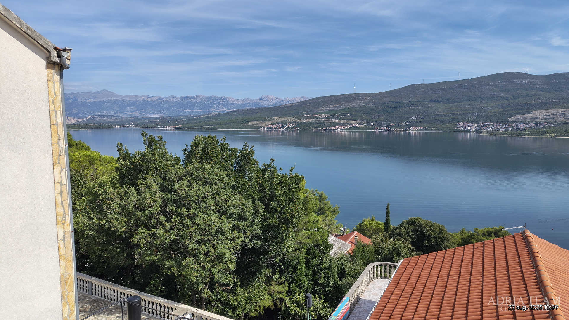 HAUS MIT WUNDERSCHÖNEM OFFENEM MEERBLICK, TEILWEISE RENOVIERT - DONJI KARIN